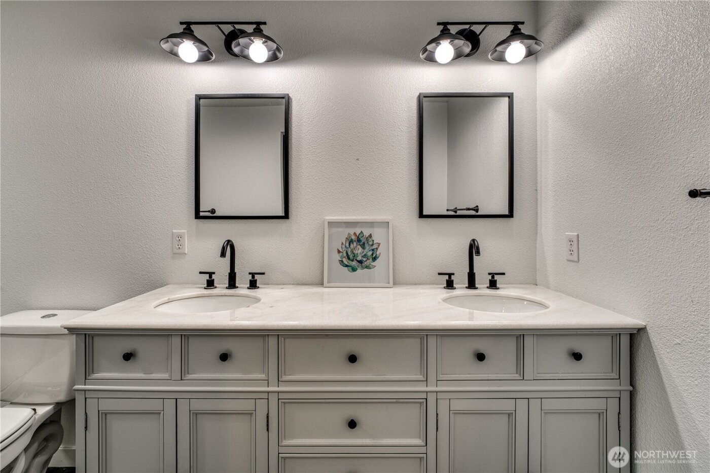 7048 NE Treemont Court , Bremerton, WA 98311