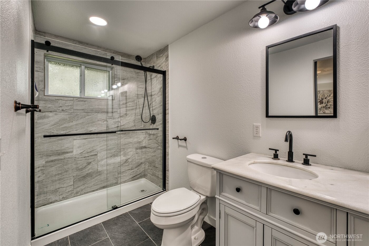 7048 NE Treemont Court , Bremerton, WA 98311