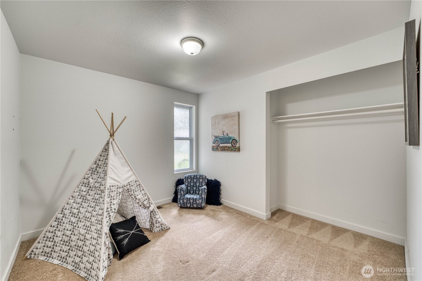 7048 NE Treemont Court , Bremerton, WA 98311