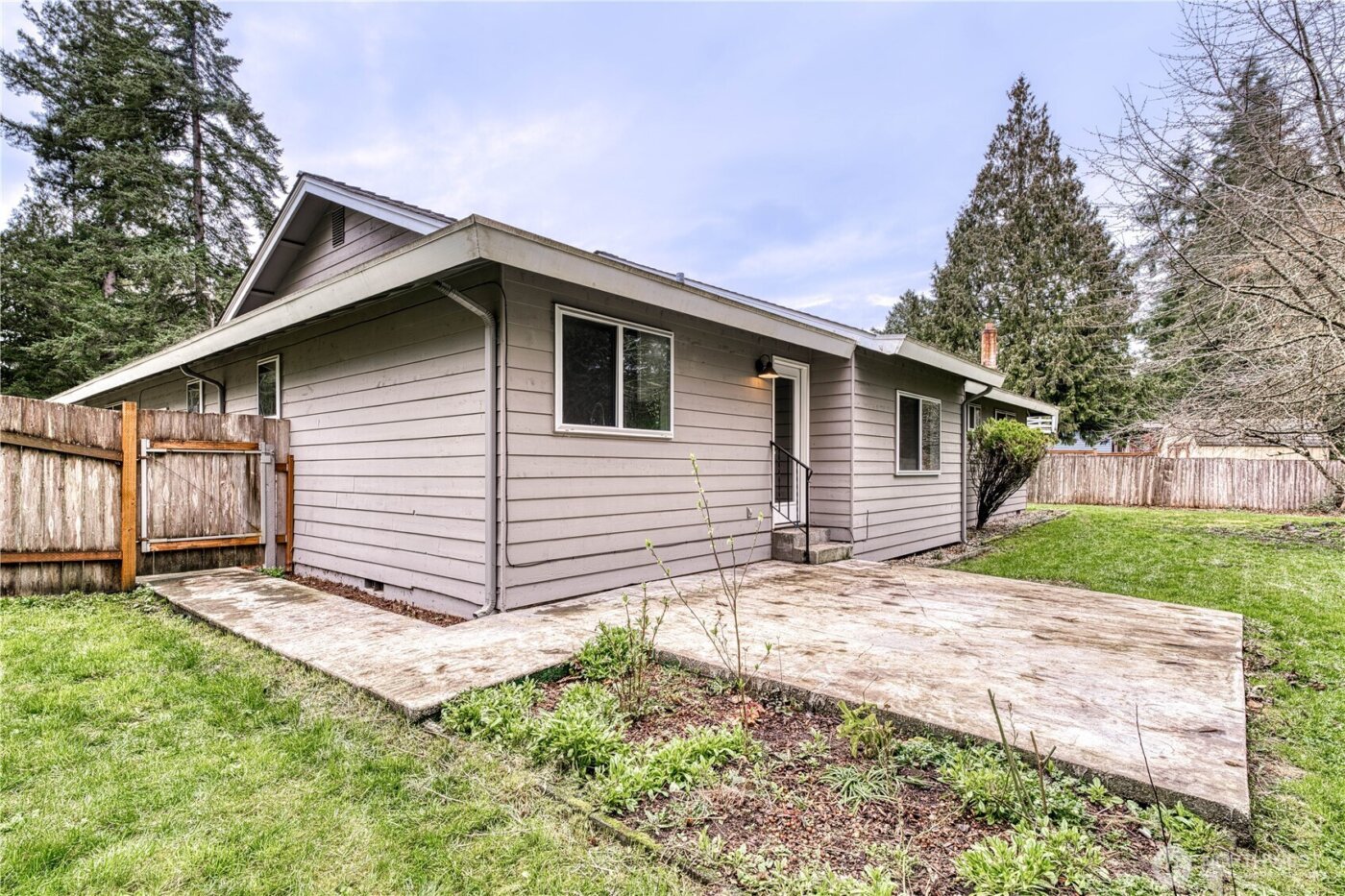 7048 NE Treemont Court , Bremerton, WA 98311