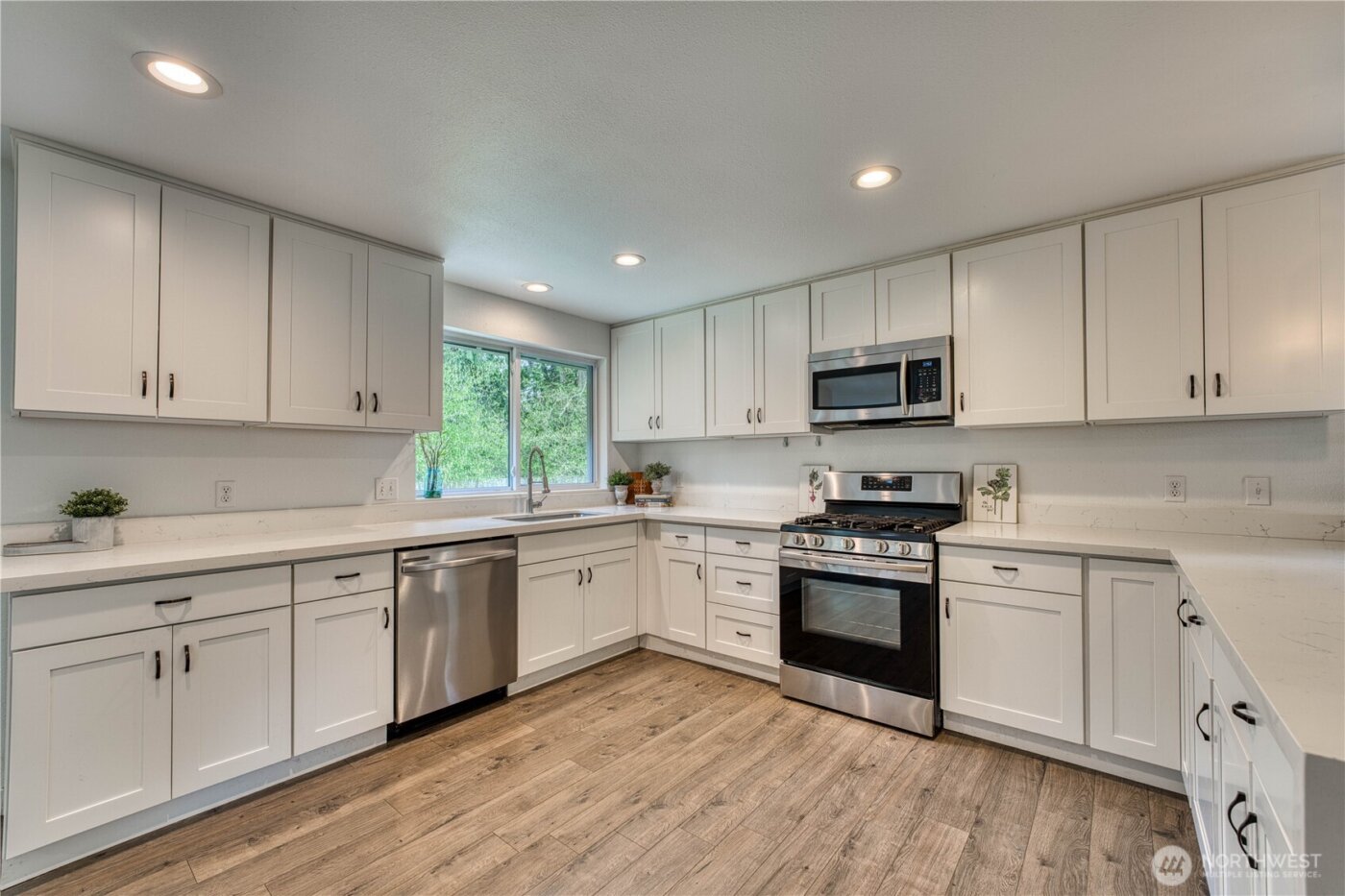 7048 NE Treemont Court , Bremerton, WA 98311