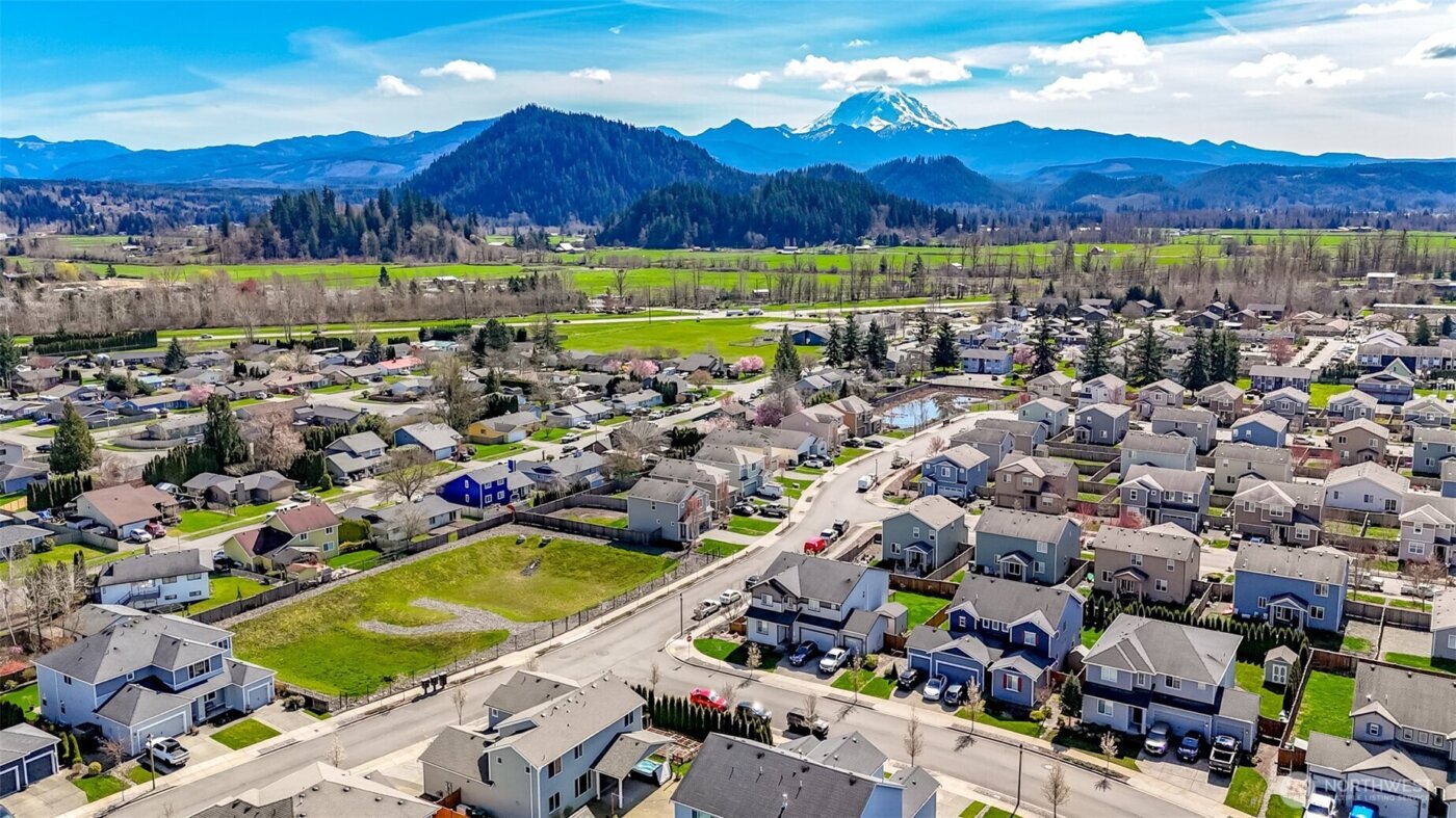 650 McKinley Street , Enumclaw, WA 98022