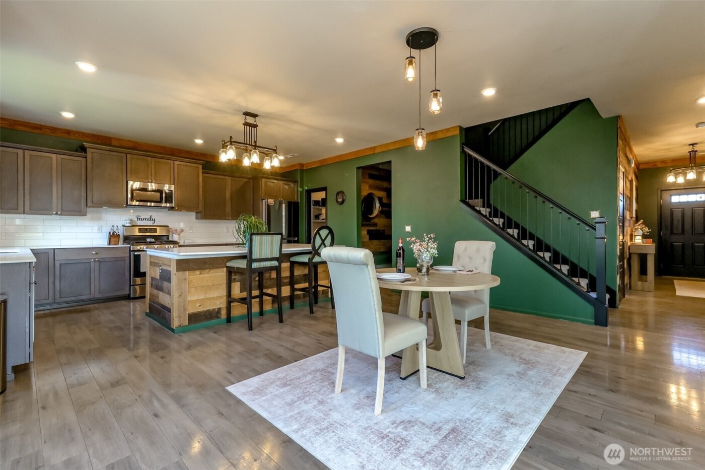 650 McKinley Street , Enumclaw, WA 98022