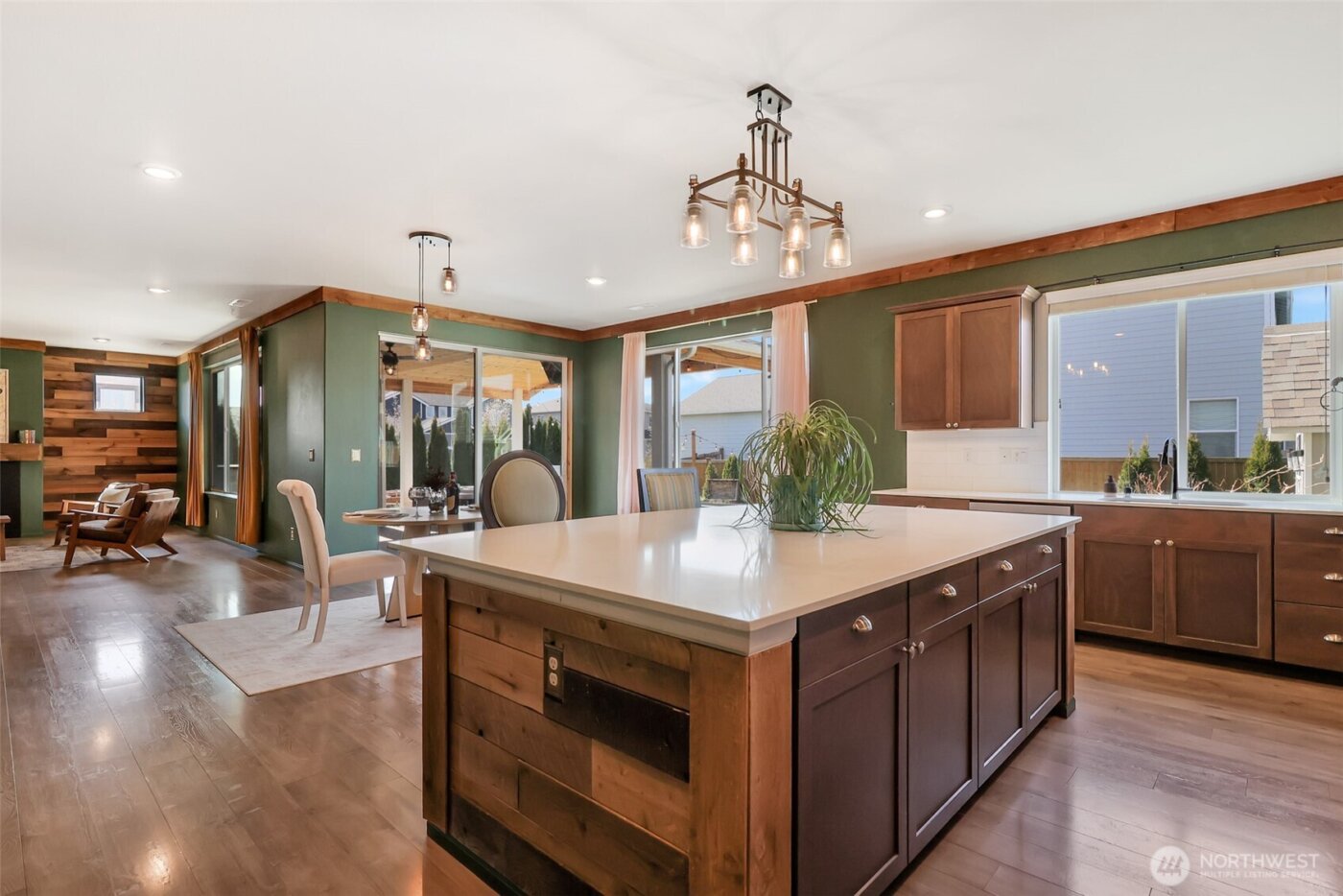 650 McKinley Street , Enumclaw, WA 98022