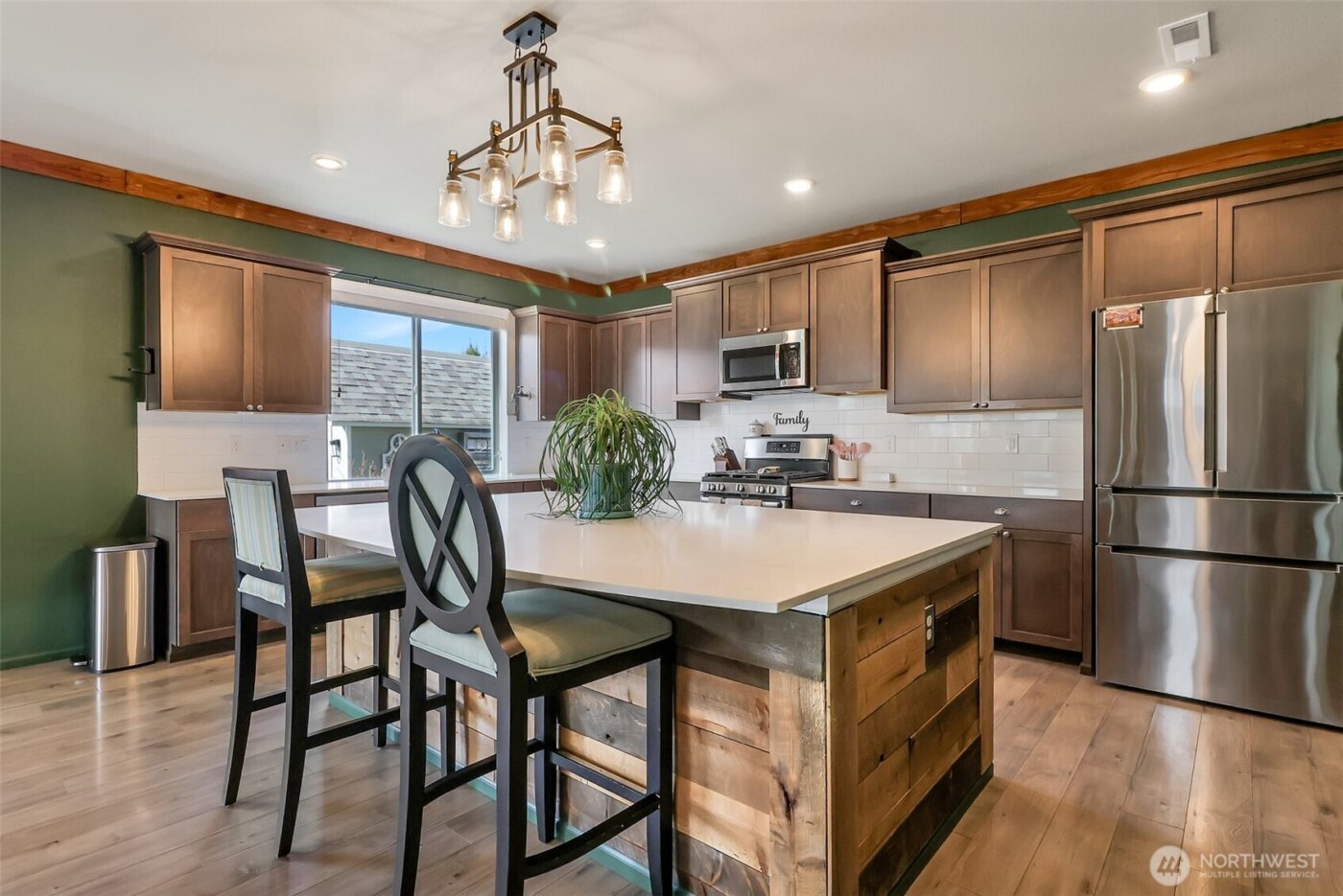 650 McKinley Street , Enumclaw, WA 98022