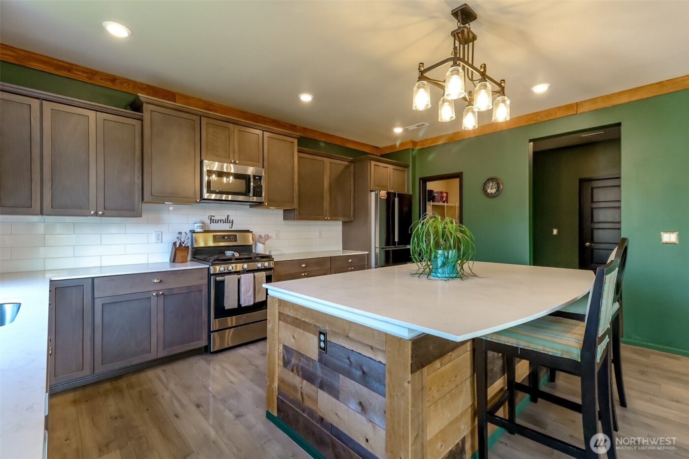 650 McKinley Street , Enumclaw, WA 98022