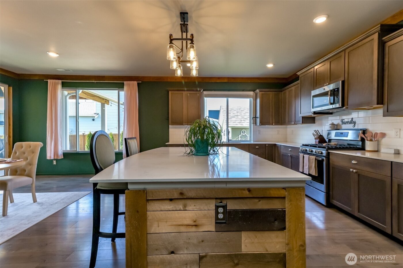 650 McKinley Street , Enumclaw, WA 98022