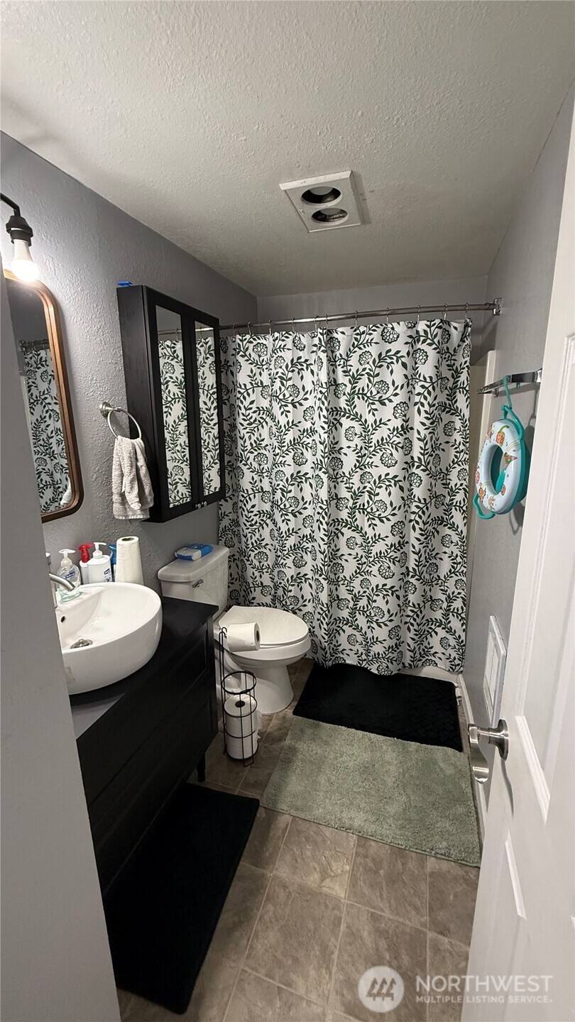 17123 E 6th Avenue Ct , Spanaway, WA 98387