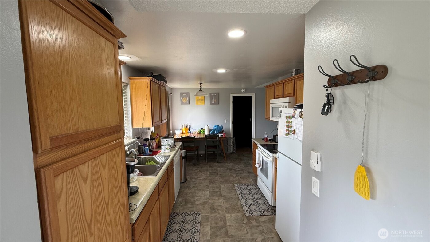 17123 E 6th Avenue Ct , Spanaway, WA 98387