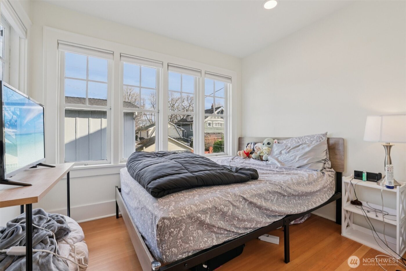 5230 16th Avenue NE, Seattle, WA 98105