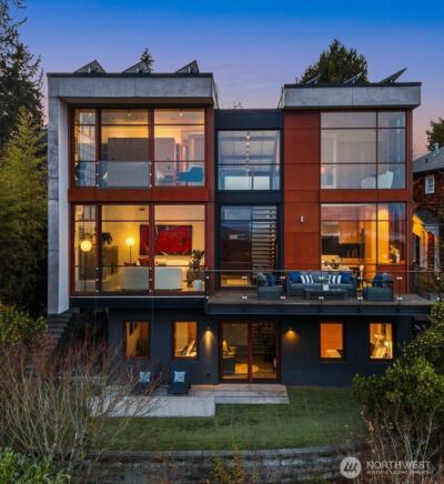 1527 E Howe Street , Seattle, WA 98112