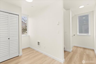 2374 Franklin Avenue E, Seattle, WA 98102 - Photo 14