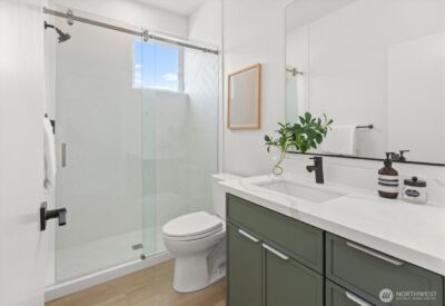 2374 Franklin Avenue E, Seattle, WA 98102 - Photo 17