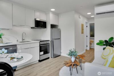 2374 Franklin Avenue E, Seattle, WA 98102 - Photo 19