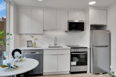 2374 Franklin Avenue E, Seattle, WA 98102 - Photo 20