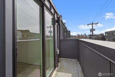 2374 Franklin Avenue E, Seattle, WA 98102 - Photo 24