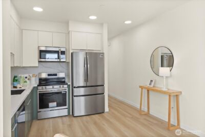 2374 Franklin Avenue E, Seattle, WA 98102 - Photo 3