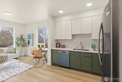 2374 Franklin Avenue E, Seattle, WA 98102 - Photo 6