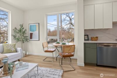 2374 Franklin Avenue E, Seattle, WA 98102 - Photo 7