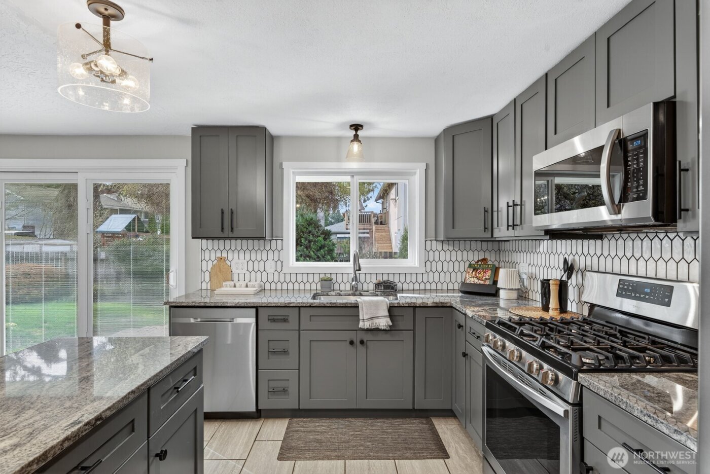 1500 E Fairhaven Avenue , Burlington, WA 98233