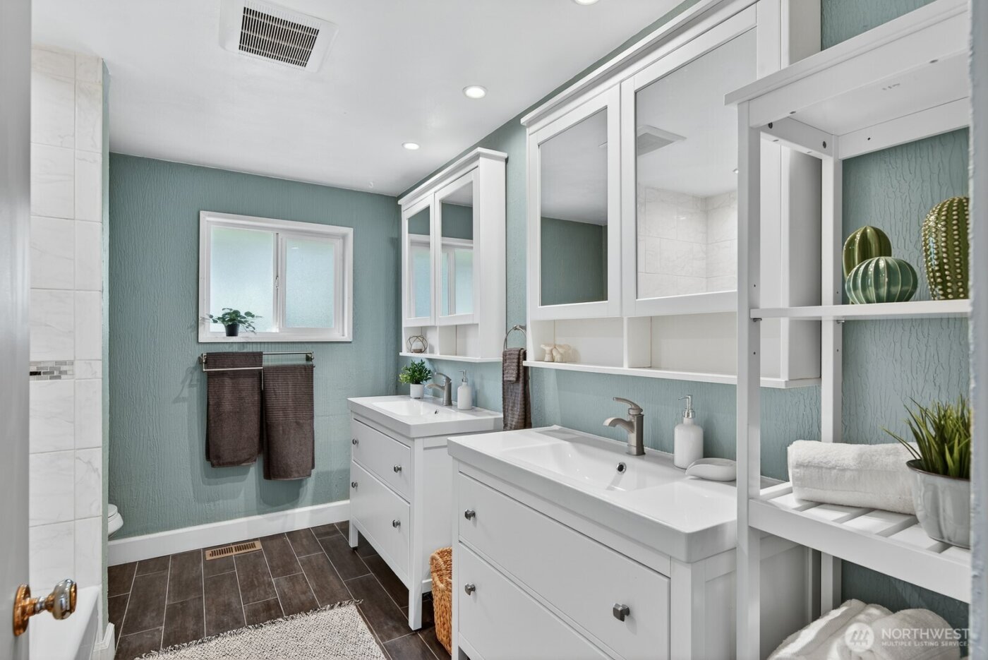 1500 E Fairhaven Avenue , Burlington, WA 98233