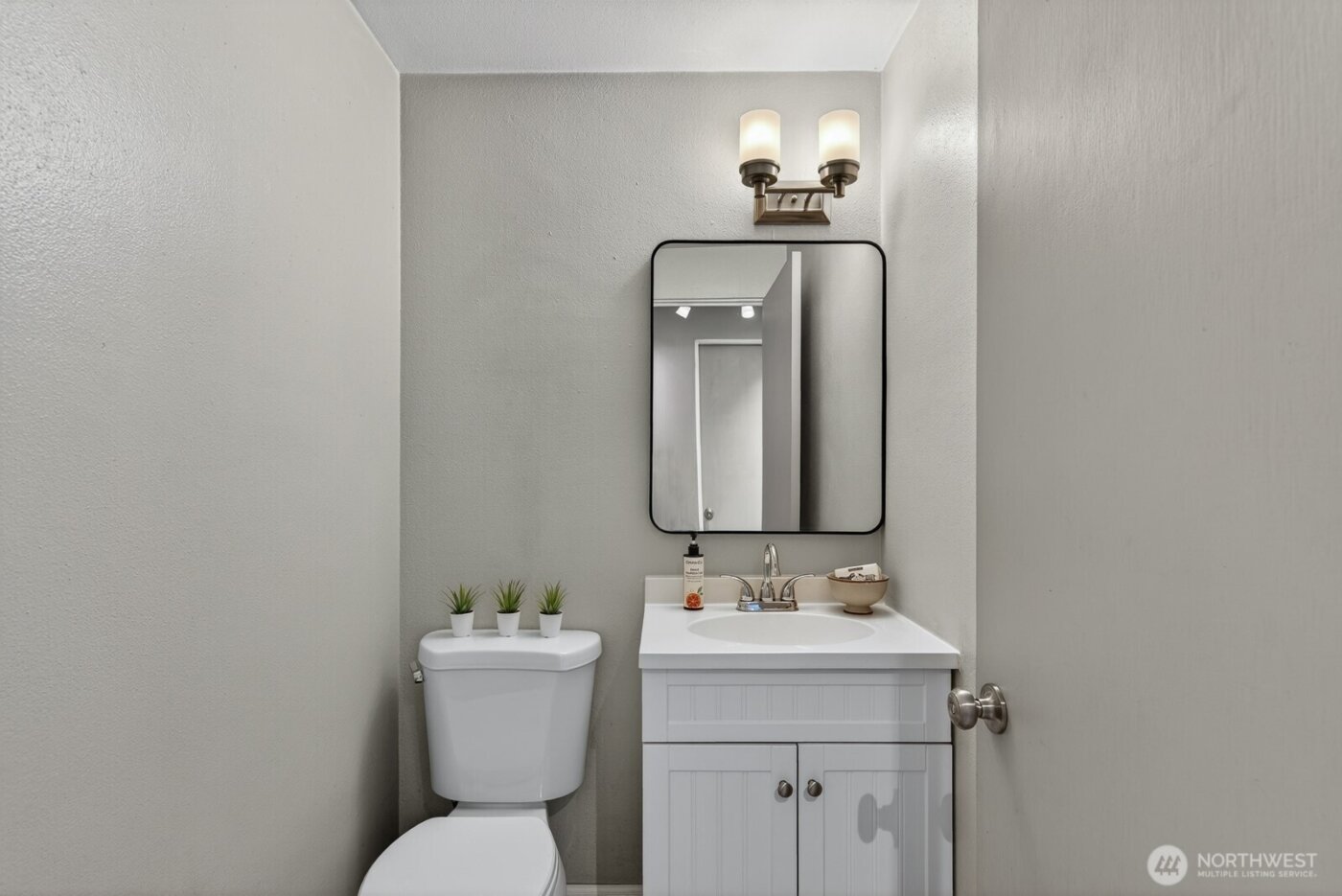 1500 E Fairhaven Avenue , Burlington, WA 98233