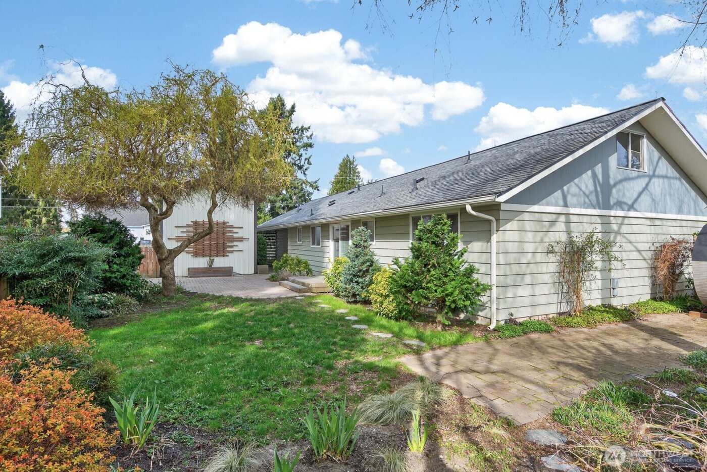 1500 E Fairhaven Avenue , Burlington, WA 98233