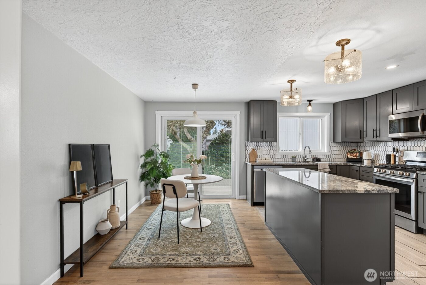 1500 E Fairhaven Avenue , Burlington, WA 98233