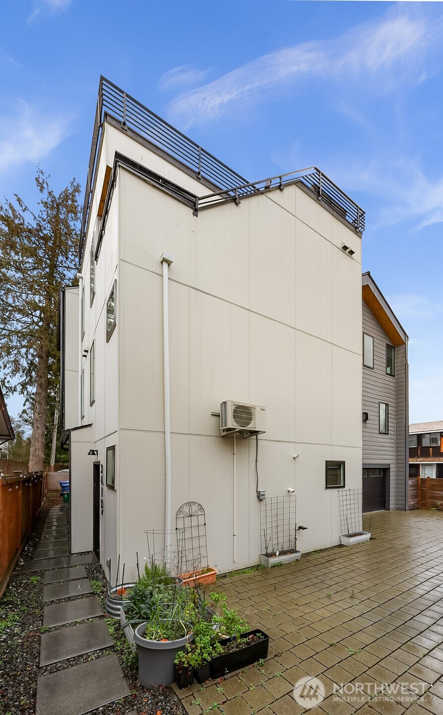 341 NW 90th Street #B, Seattle, WA 98117