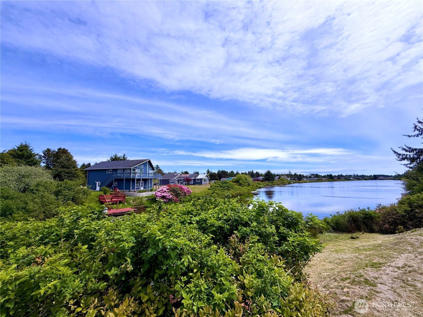 642 Weatherwax Loop NE, Ocean Shores, WA 98569