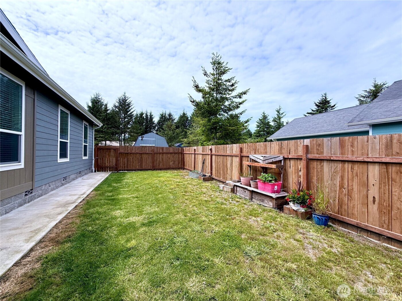 642 Weatherwax Loop NE, Ocean Shores, WA 98569