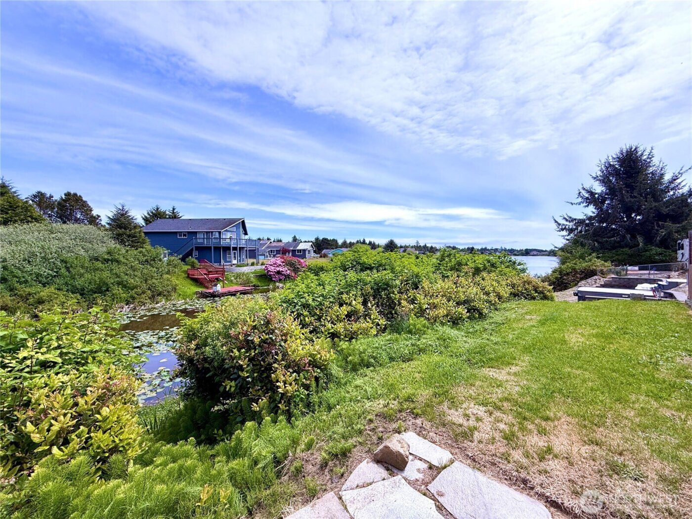 642 Weatherwax Loop NE, Ocean Shores, WA 98569