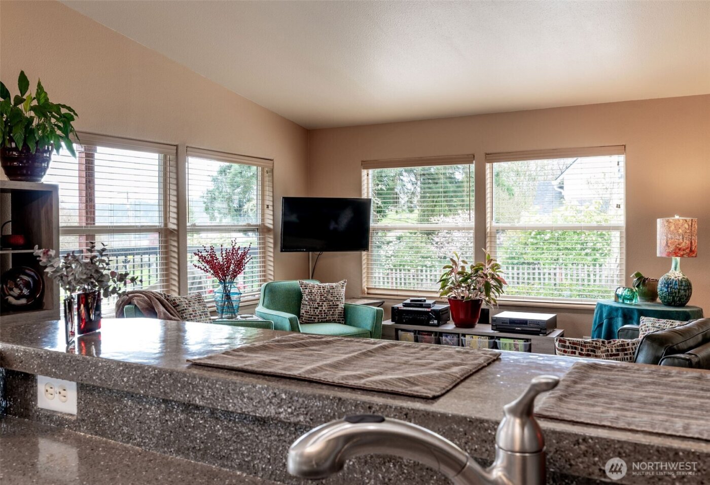 600 NE Lincoln Road #4, Poulsbo, WA 98370