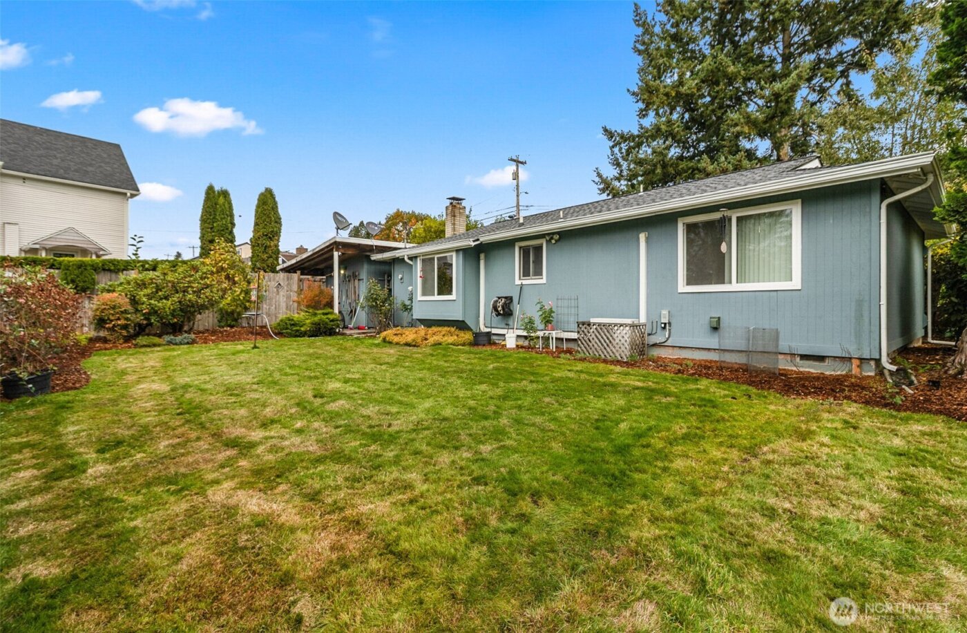 1302 Pine Avenue , Snohomish, WA 98290-1822