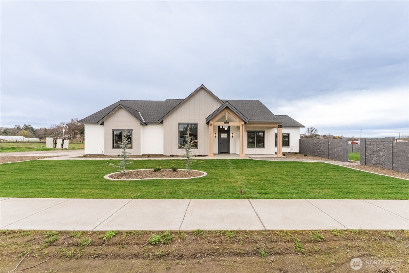 511 SW 12th , College Place, WA 99324