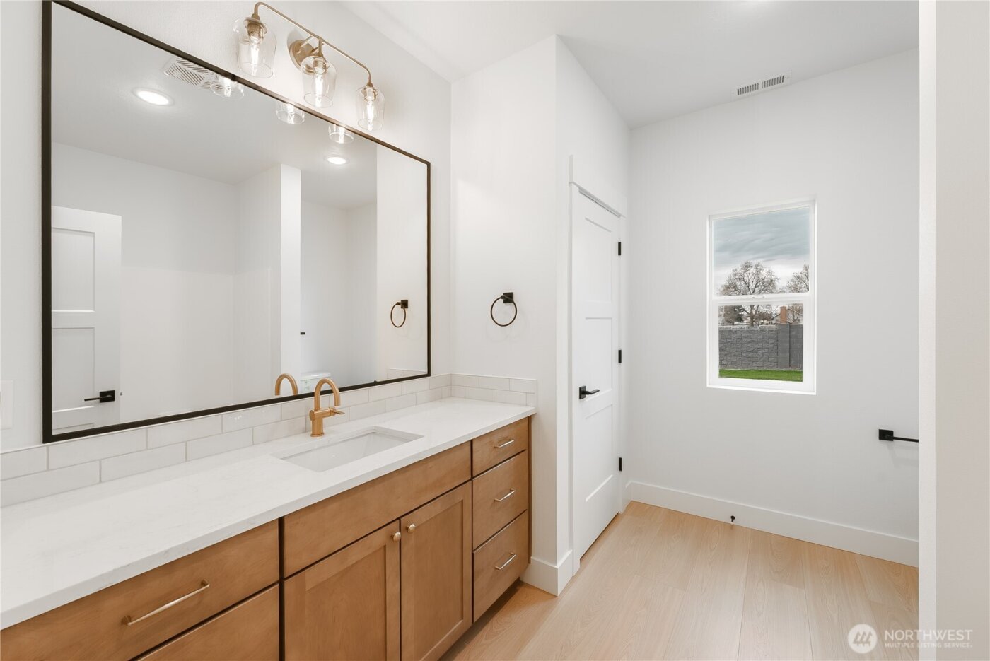 511 SW 12th , College Place, WA 99324