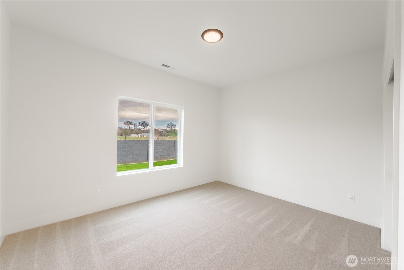 511 SW 12th , College Place, WA 99324