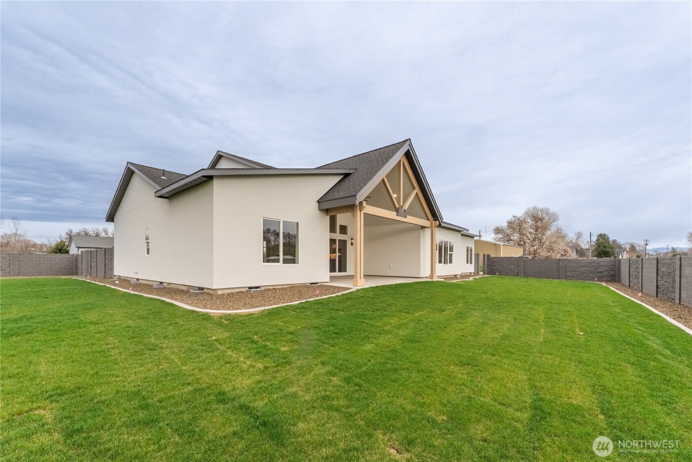 511 SW 12th , College Place, WA 99324