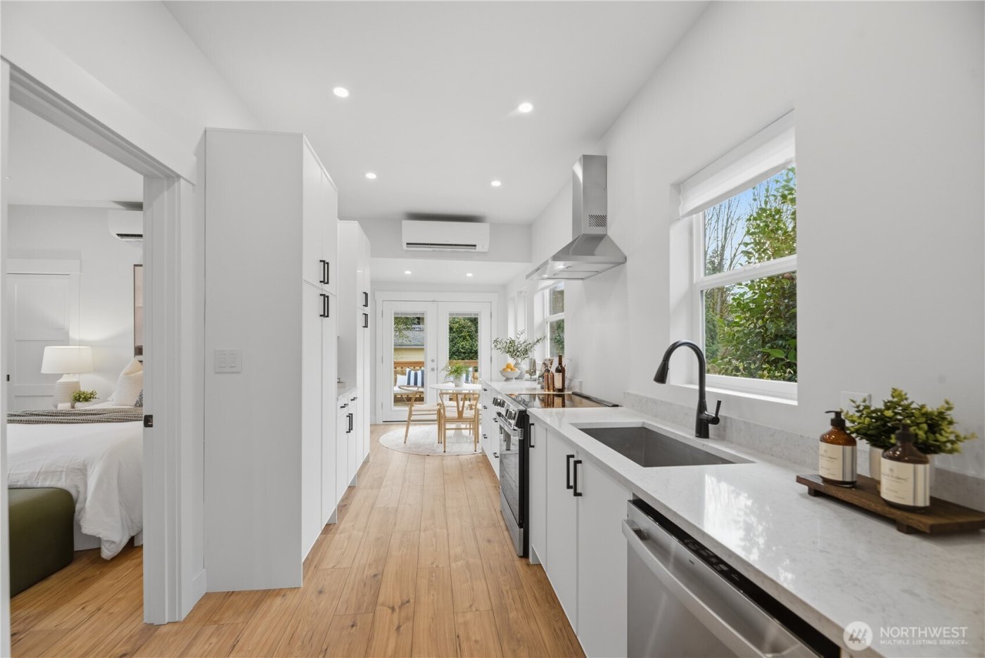 2623 SW Yancy Street , Seattle, WA 98126