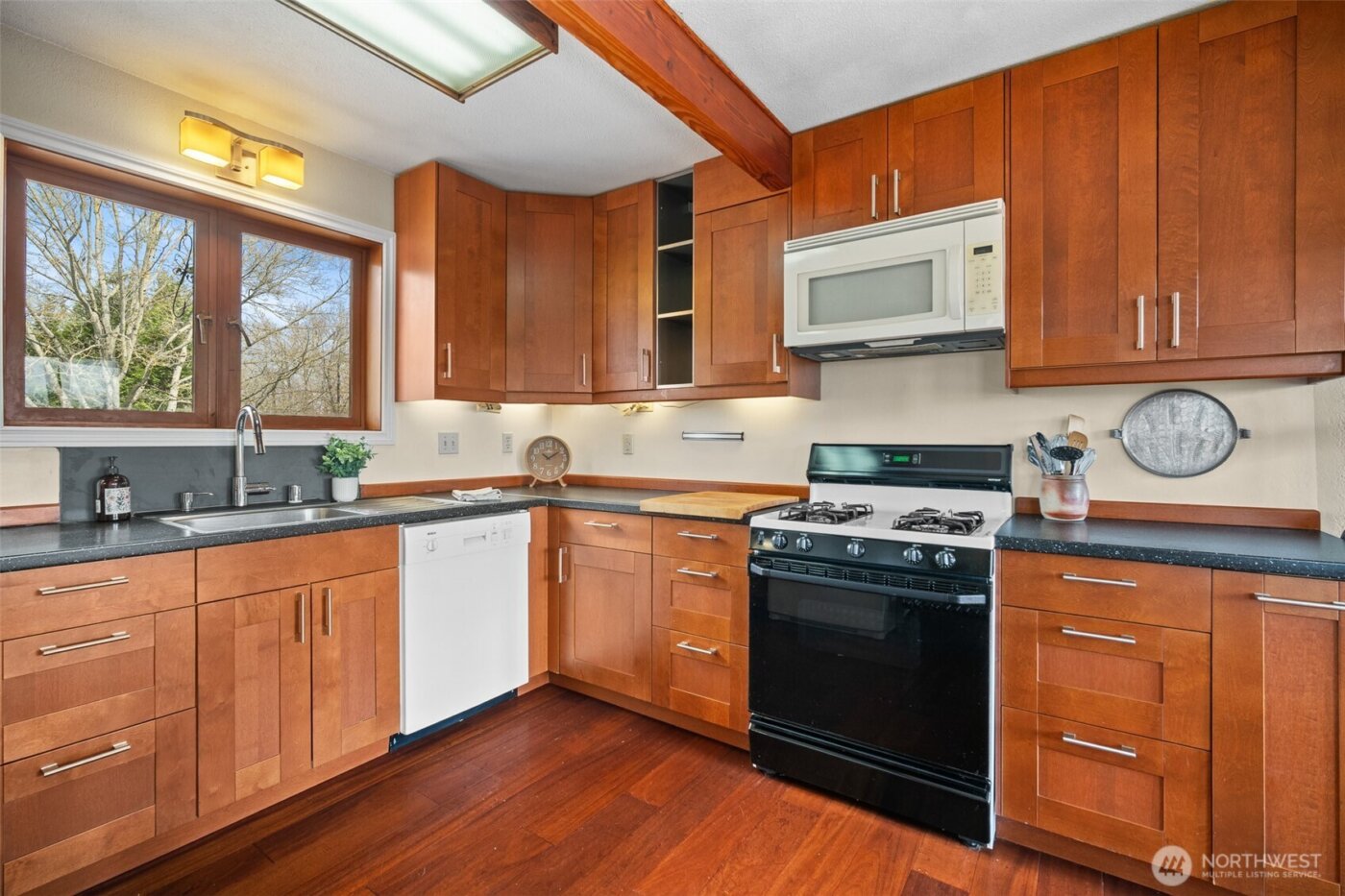 411 E Axton Road , Bellingham, WA 98226