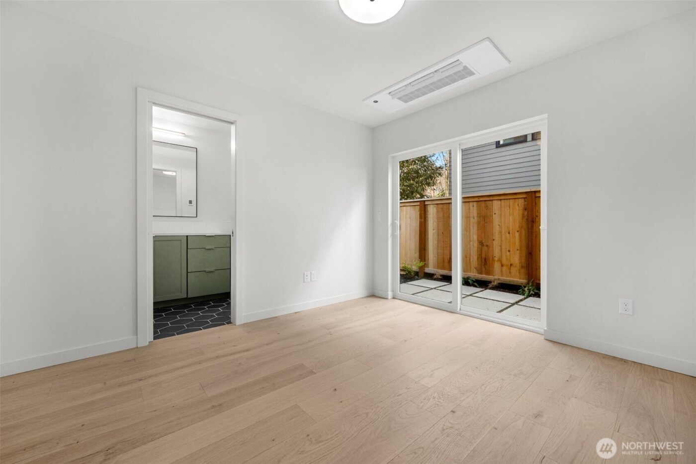 1412 N 47th Street #A, Seattle, WA 98103