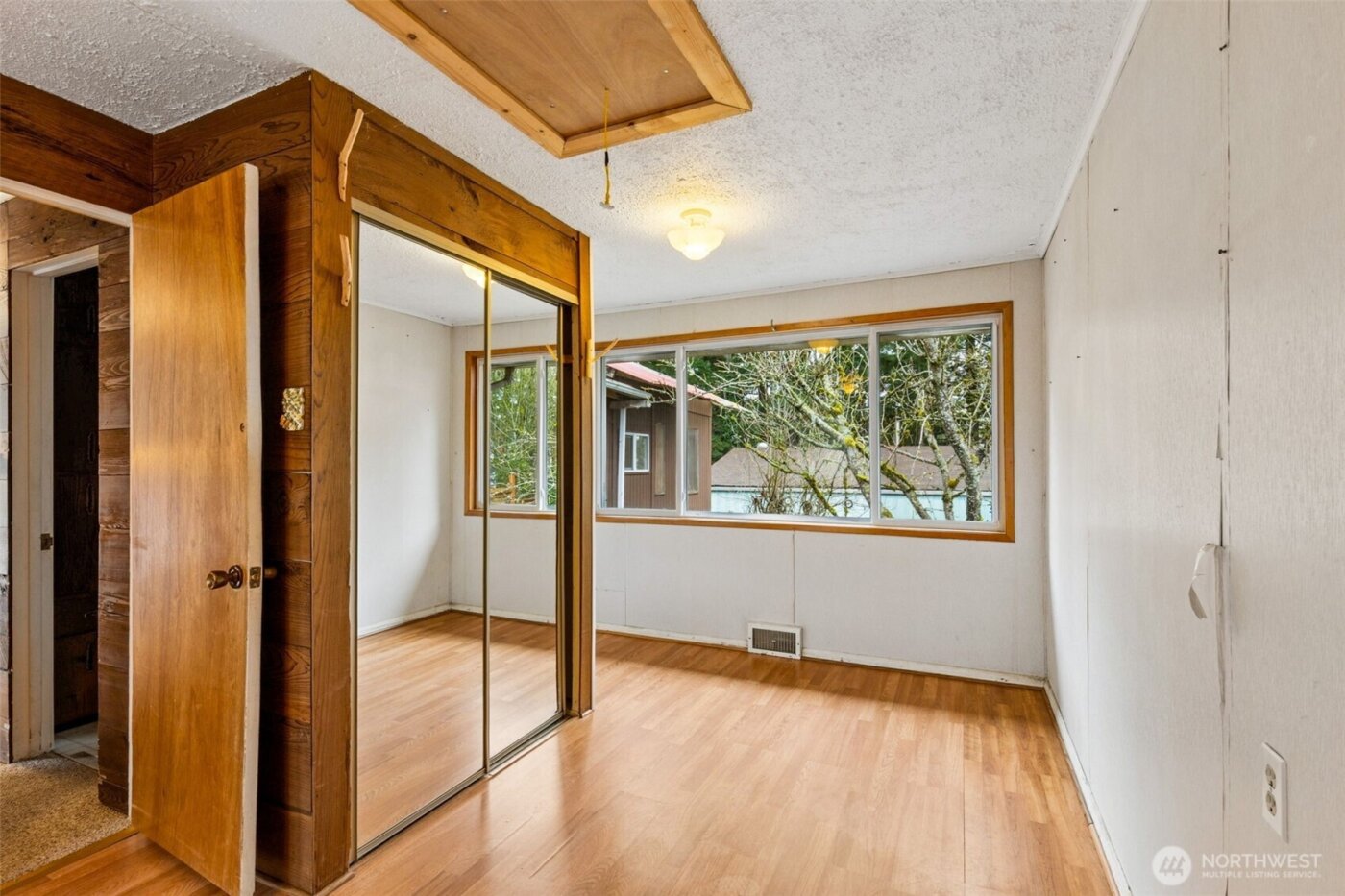 23906 60th Avenue W, Mountlake Terrace, WA 98043