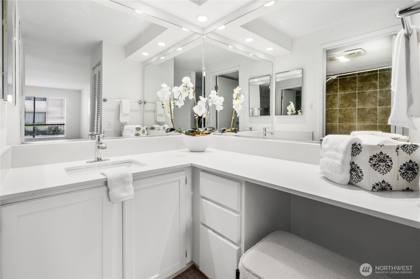 410 W Roy Street #E101, Seattle, WA 98119