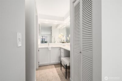 410 W Roy Street #E101, Seattle, WA 98119 - Photo 22