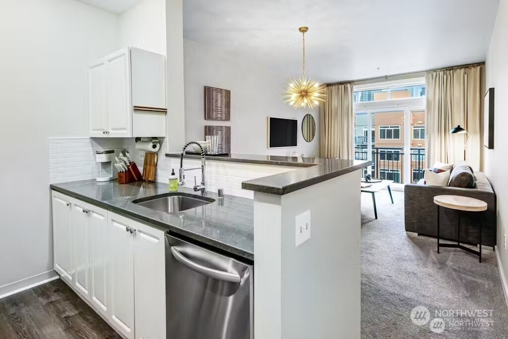 2414 1st Avenue #703, Seattle, WA 98121