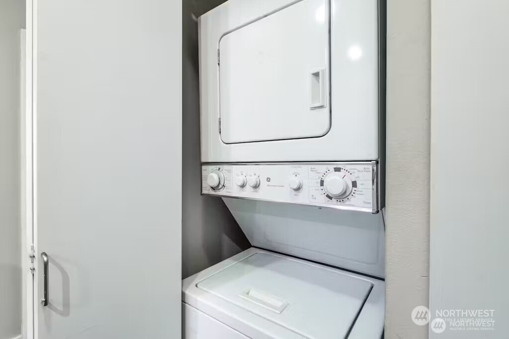 2414 1st Avenue #703, Seattle, WA 98121