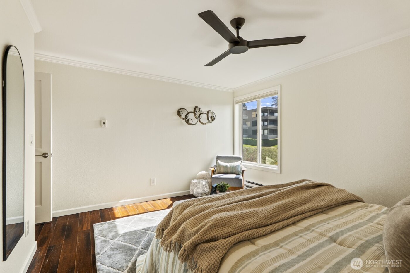 733 Lake Street S #301, Kirkland, WA 98033