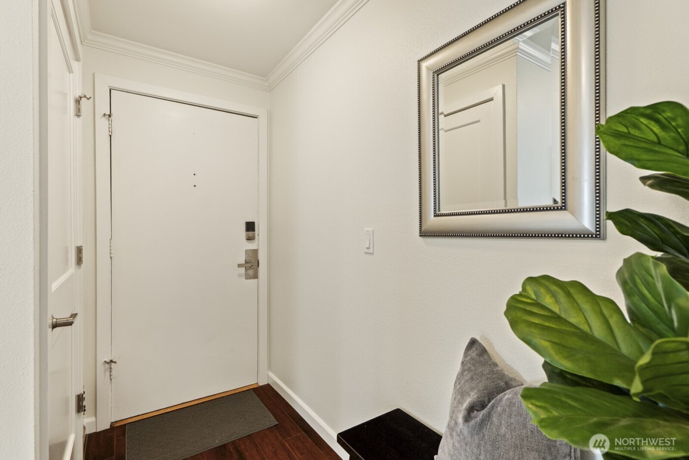 733 Lake Street S #301, Kirkland, WA 98033