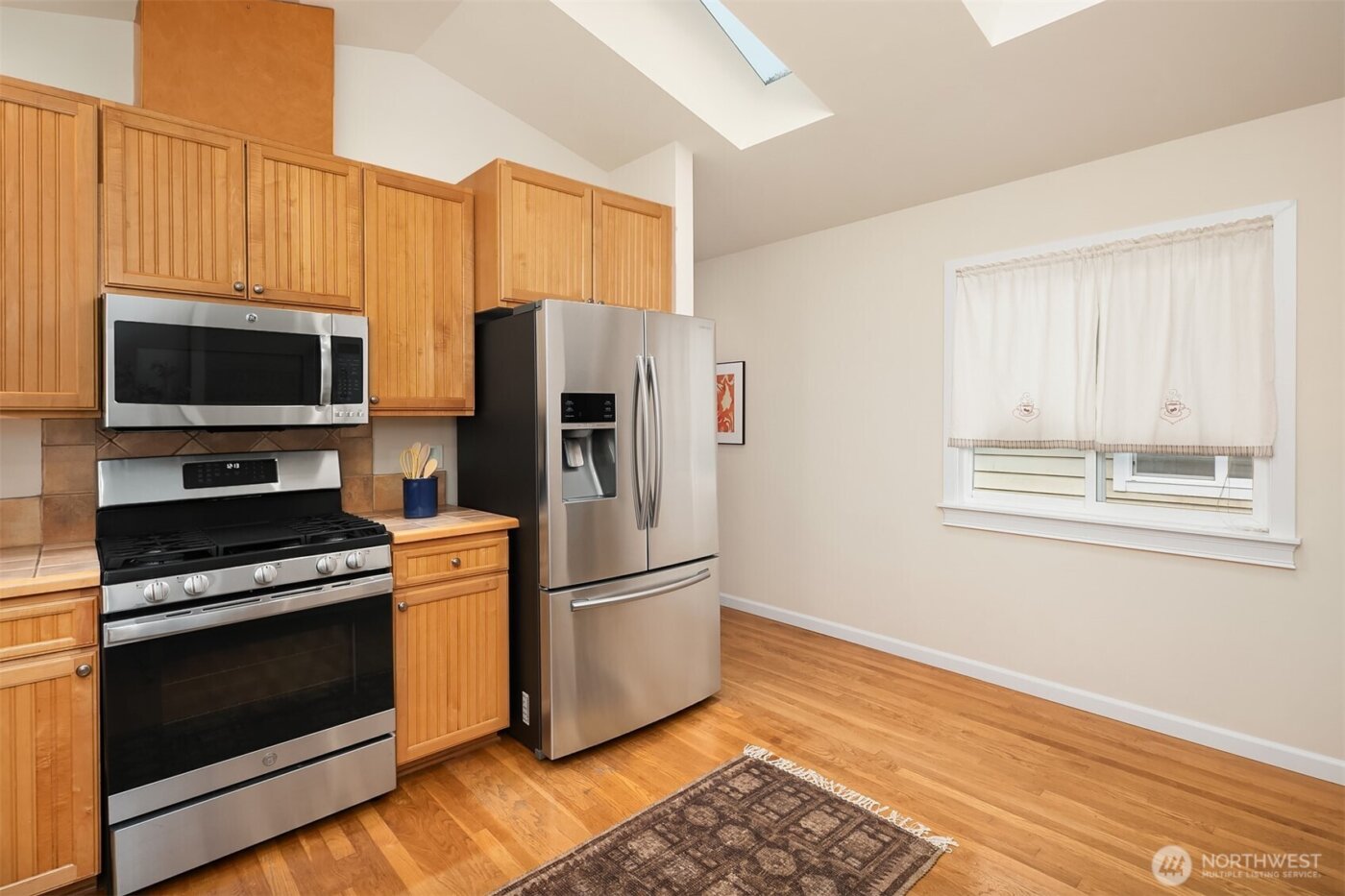 6557 6th Avenue NW, Seattle, WA 98117