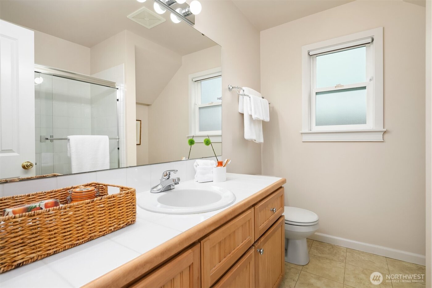 6557 6th Avenue NW, Seattle, WA 98117